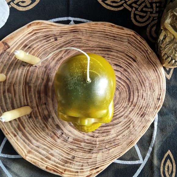 Handmade Two-Tone Green and Yellow Skull Candle - Picture 4 of 4